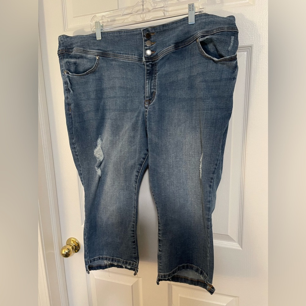 Torrid Bombshell Skinny Distressed Cropped Jeans Size 24